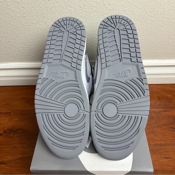 Jordan 1 Retro High OG Stealth Size 11 - Picture 5 of 8